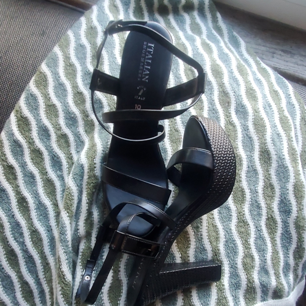 Italian Shoemakers black leather sandal